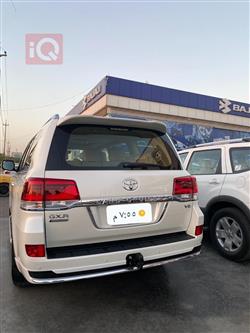 تۆیۆتا لاند کروزەر